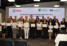 Universidad Nacional de Asunción premia a científicas destacadas del Paraguay investigadoras reciben premio