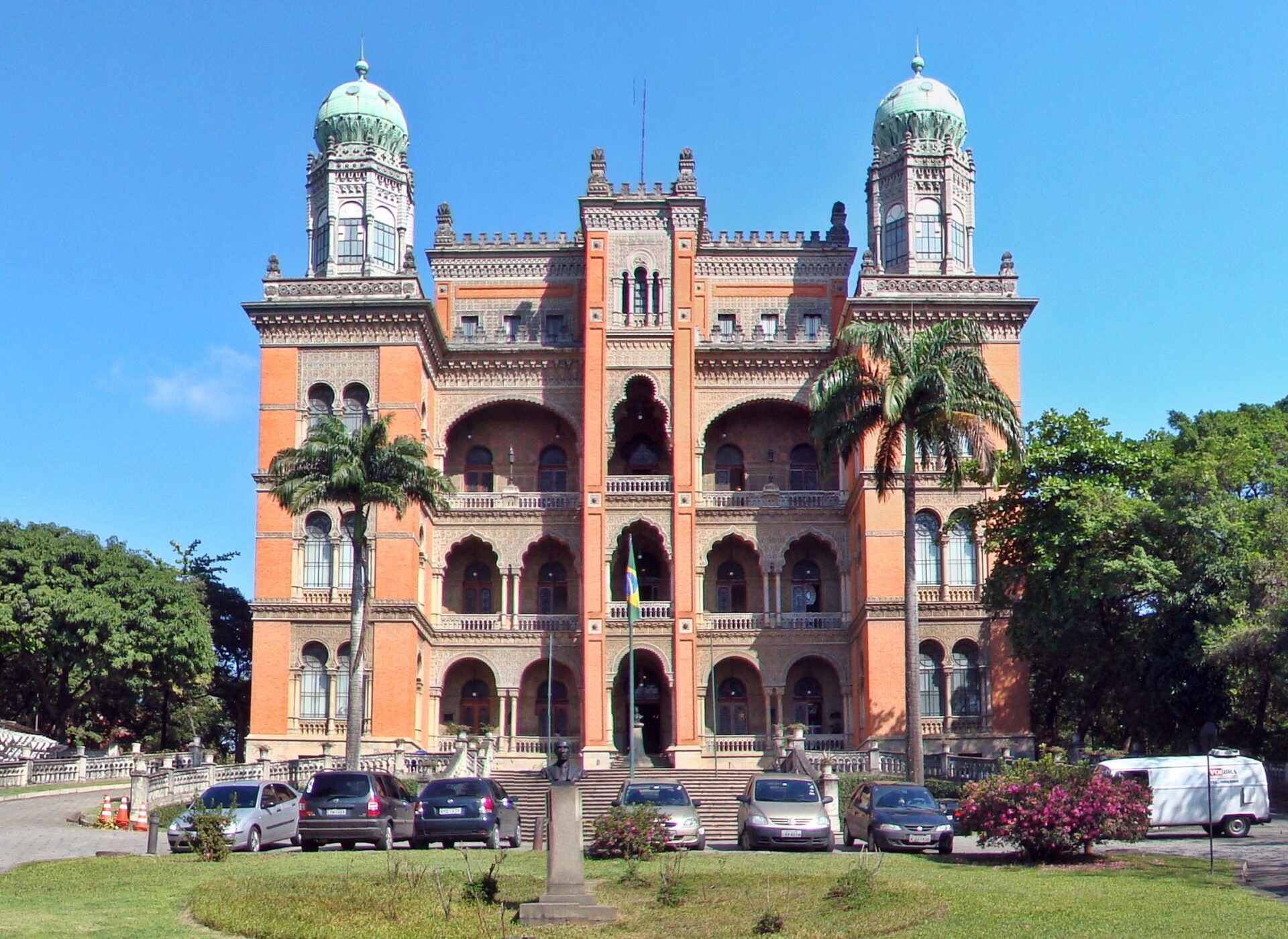 Desconocimiento sobre la formación del PhD amenaza la incorporación de expertos en Paraguay